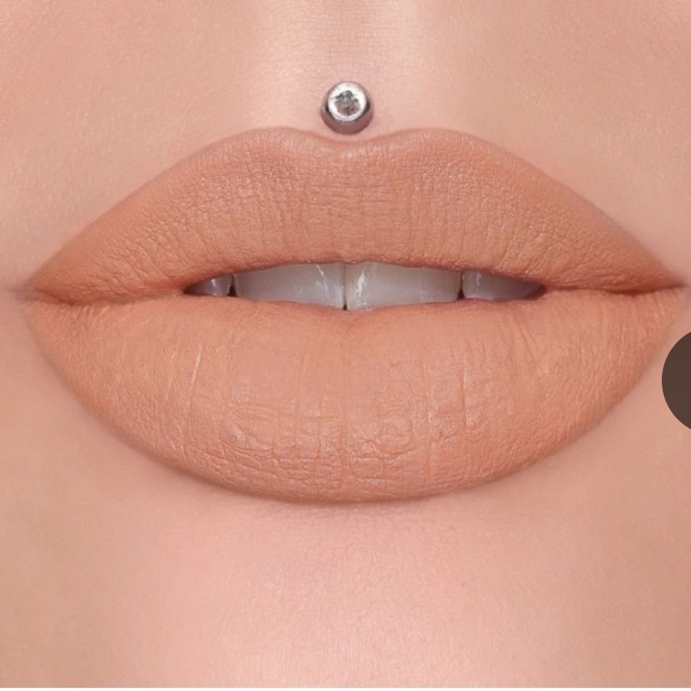 Diet Mannequin 🔥 JEFFREE STAR COSMETICS
Velvet Trap Lipstick